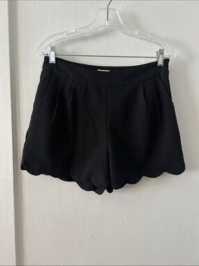 Tobi Black Scallop Hem Women's Shorts